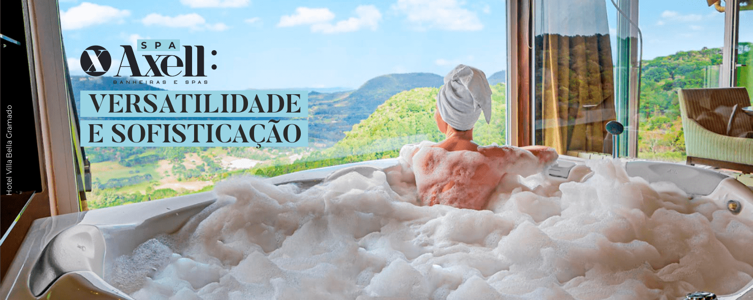 Um SPA da Axell em um ambiente envidraçado com vista para natureza com um mulher dentro adimirando a paisagem, apresenta uma sobreposição com título: SPA, a logo da Axell e um texto: Versatilidade e Sofisticação.